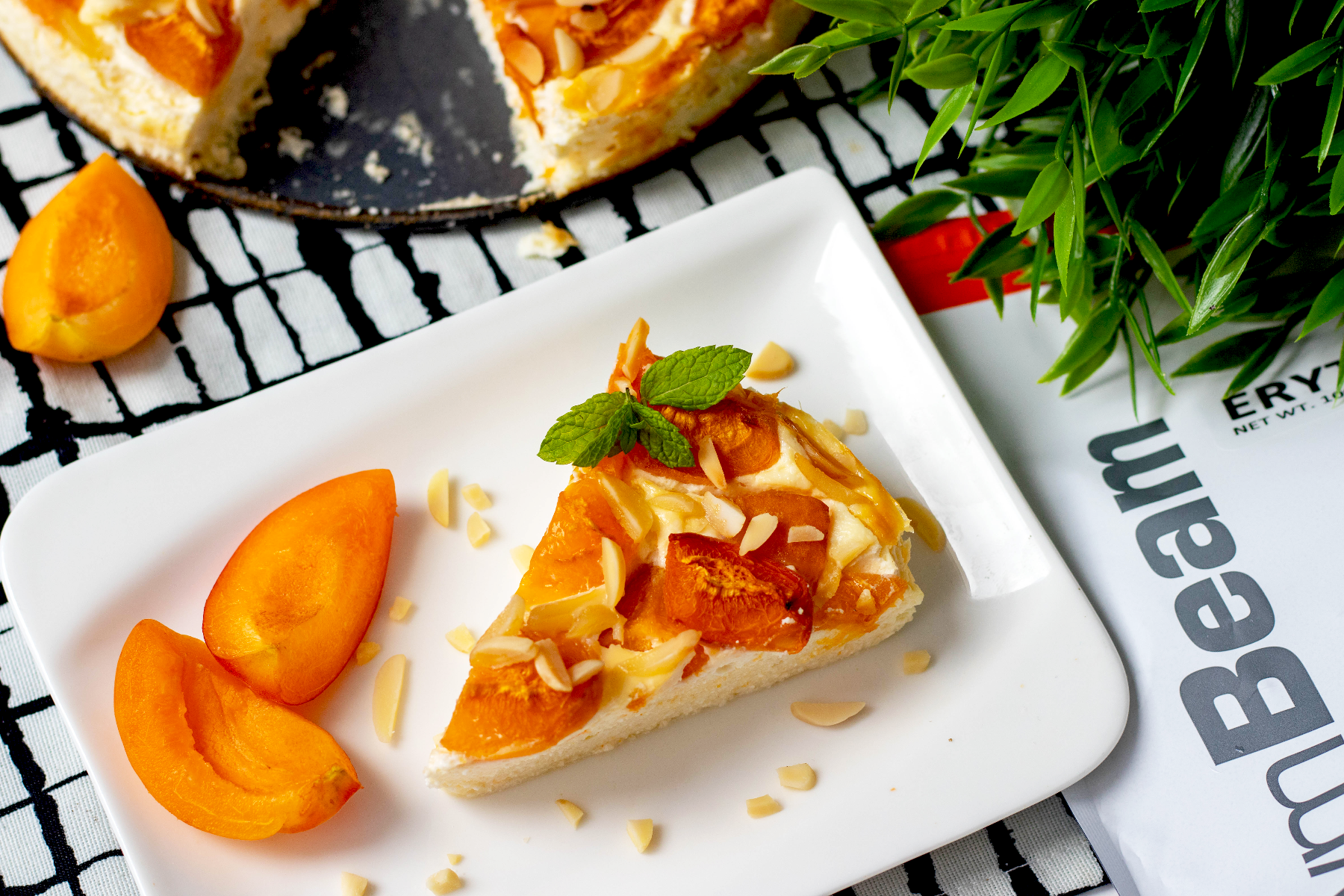 Fitness recipe: Curd cake with apricot with crunchy almonds