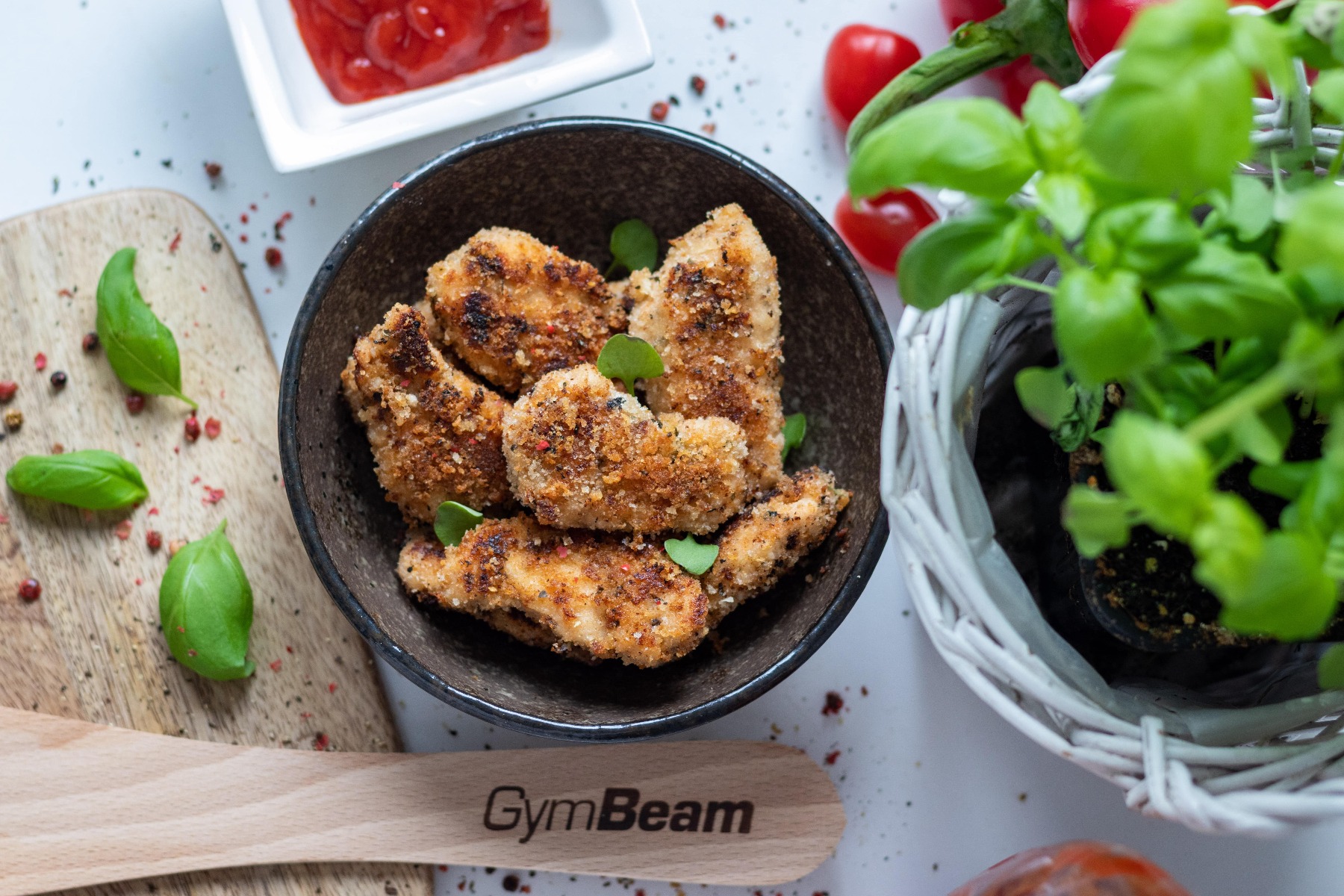 Fitness recept: Šťavnaté kuřecí nugetky obalené čerstvými bylinkami a parmezánem