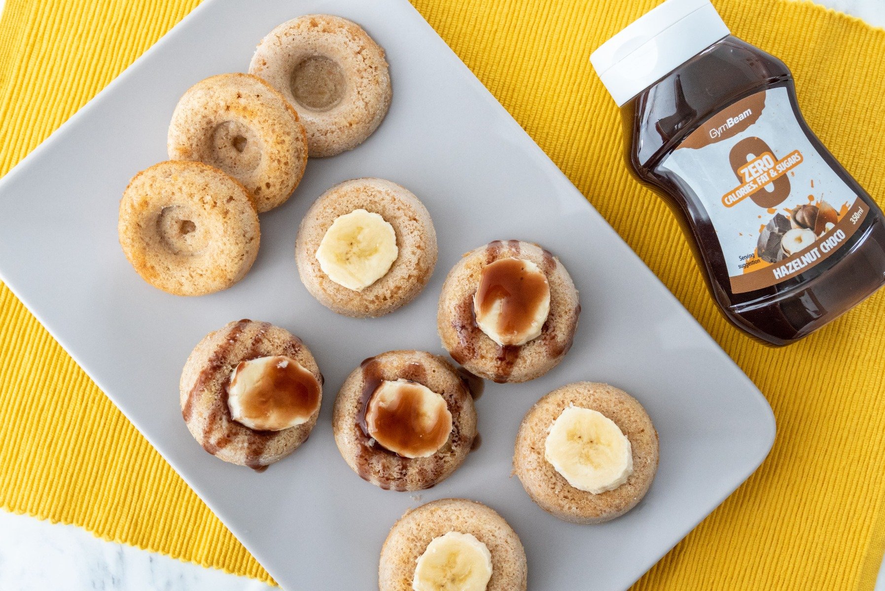 Fitness recipe: Protein doughnuts with banana and chocolate syrup