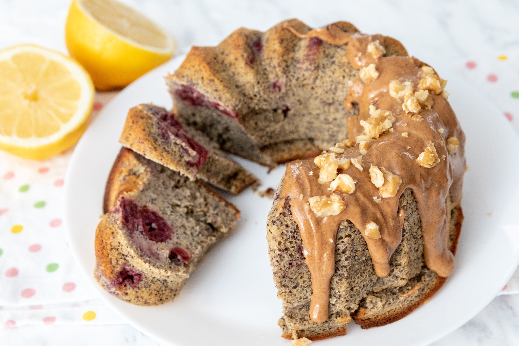 Fitness recipe: Poppy seed cake with cherries and a dose of protein