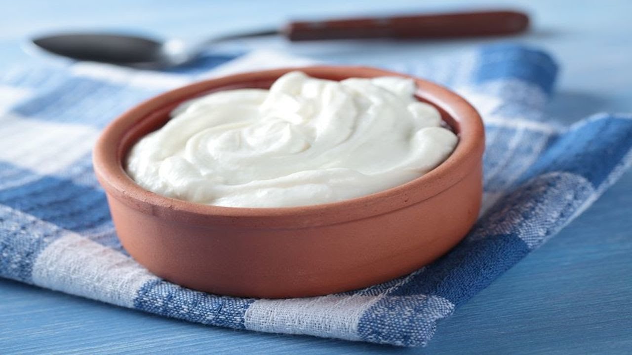 čo ješt pred spaním - grécky jogurt s ľanovými semienkami